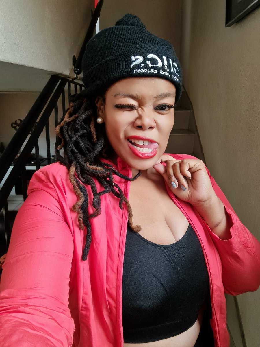 Mihlali_Gqada's tweet photo. 11 000 ELEVEN THOUSAND Skips, in a day. I beat my own record of 10 000. A VERY happy #ASlowChubbyRunner #MorningGlory #FetchYourBody2021 #RunningWithTumiSole #MyFitnessRegime #BestPartOfMyDay #ProudOfME #WellDoneMaRadebeOmhle 👏🏿👏🏿👏🏿 https://t.co/Yd1bRISseW