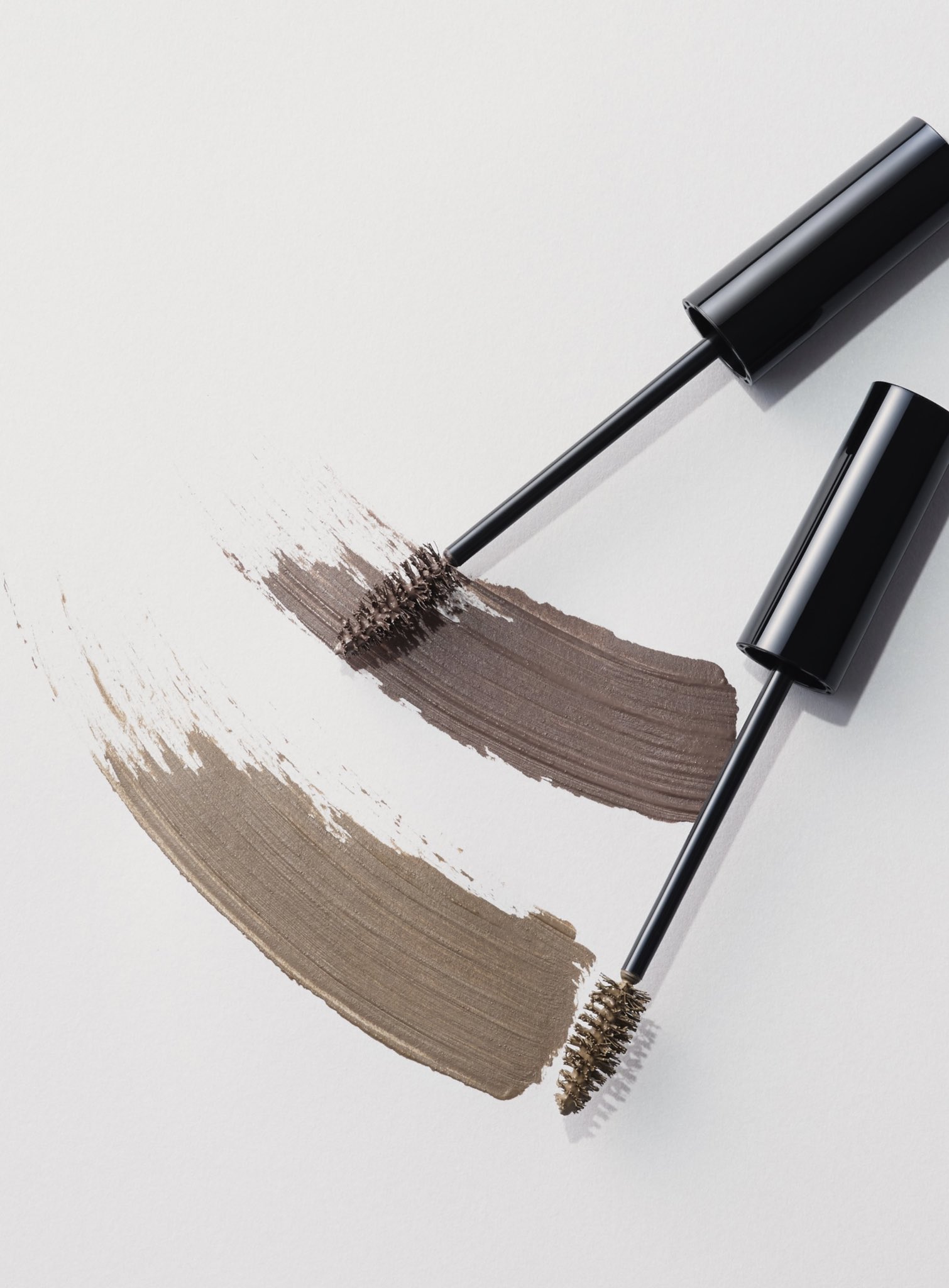 Kate 公式 ちょっとだけkateの話を聞いてほしい 寒色系ヘアカラーや暗髪が好きな方に おすすめ眉アイテム New ふんわり 高発色眉マスカラ 3dアイブロウカラーn Br 6 オリーブブラウン Br 7 ダークグレージュ 黒髪にも スタイリッシュ