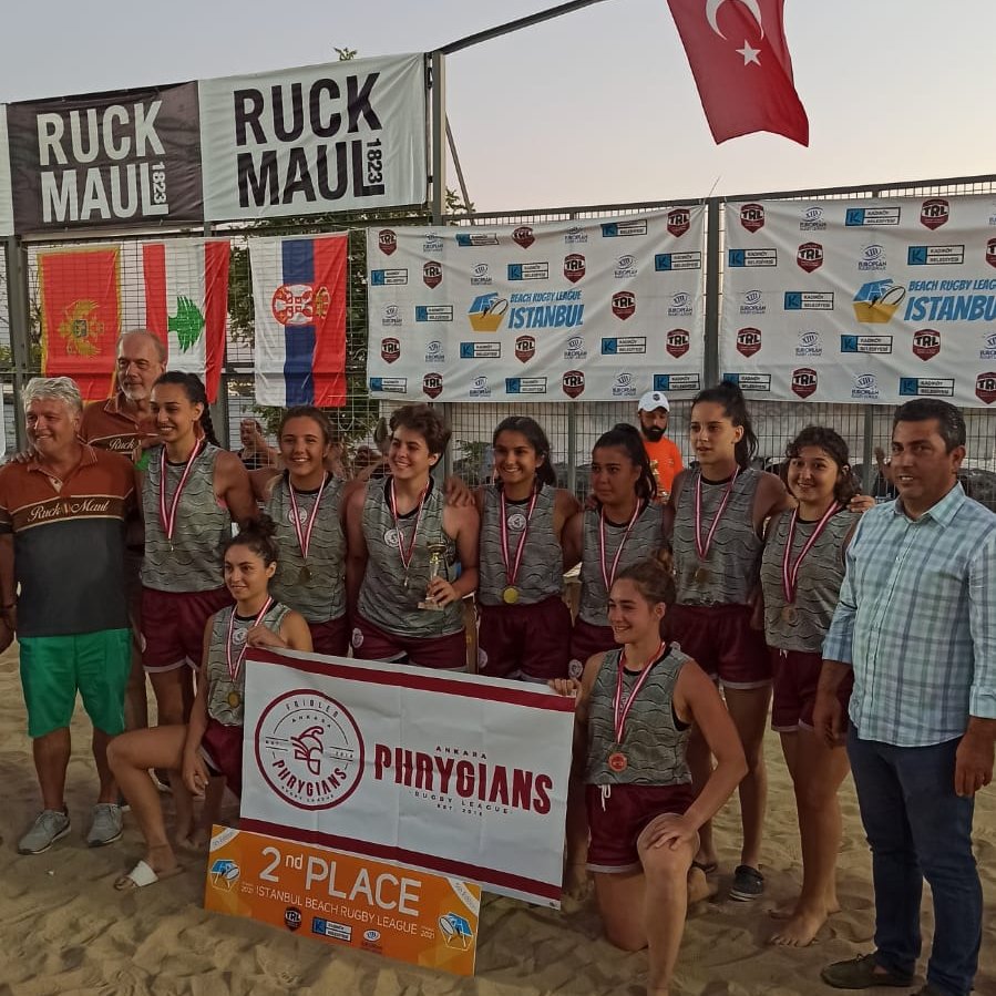 AnkaraFrigler's tweet photo. 🥈&amp; 🍽️: 2021 @beachrltr turnuvasında 2. ve 5. olan kadın ve erkek takımlarımız ! #PhrygEmAll !!! https://t.co/woXdOuMXvG