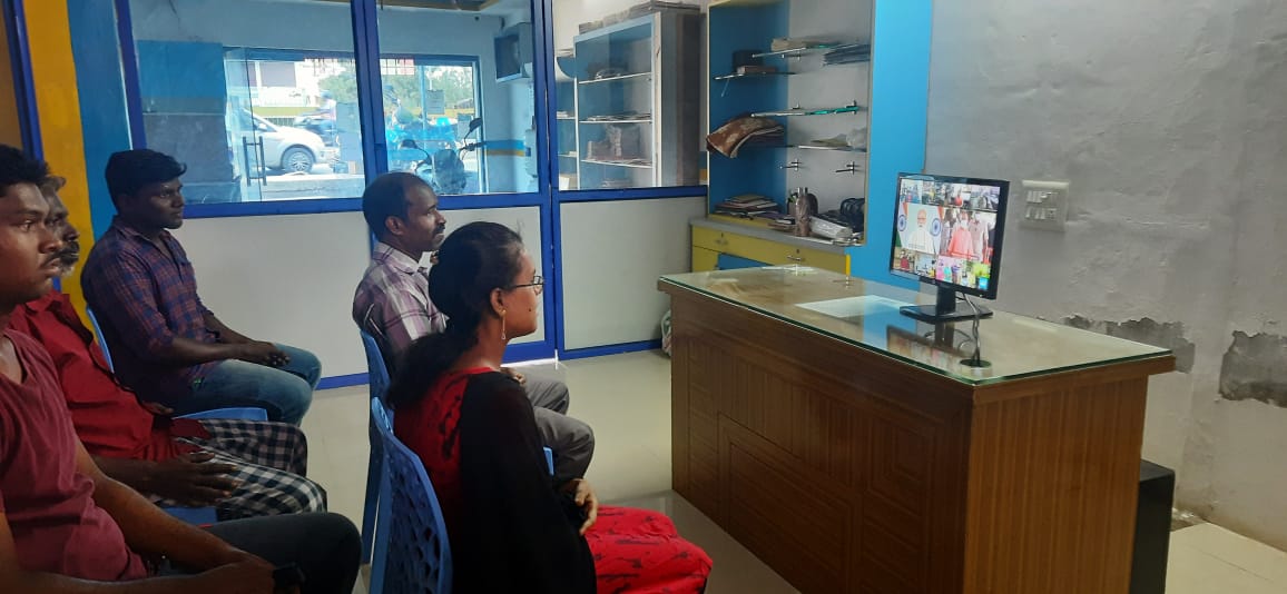 Bharatgas_Tuticorin (@bpcltuticorin) on Twitter photo #OneCroreMore Live Telecast PMUY 2.0 launch today at various distributorships of Tuticorin Territory For release of additional 1.0 Crore free gas connections across India
#PMUjjwala2 
<a href="/BPCLLPG/">Bharat Petroleum LPG</a> <a href="/BPCLimited/">Bharat Petroleum</a> <a href="/s_dhanapal/">S.Dhanapal_BPCL</a> <a href="/Santosh72087448/">Santosh Kumar</a> <a href="/BPCLSRLPG/">Bharatgas_south</a> <a href="/bharatgastnp/">BPCL Rasayani LPG</a> #OneCroreMore Live Telecast PMUY 2.0 launch today at various distributorships of Tuticorin Territory For release of additional 1.0 Crore free gas connections across India
#PMUjjwala2 
<a href="/BPCLLPG/">Bharat Petroleum LPG</a> <a href="/BPCLimited/">Bharat Petroleum</a> <a href="/s_dhanapal/">S.Dhanapal_BPCL</a> <a href="/Santosh72087448/">Santosh Kumar</a> <a href="/BPCLSRLPG/">Bharatgas_south</a> <a href="/bharatgastnp/">BPCL Rasayani LPG</a>