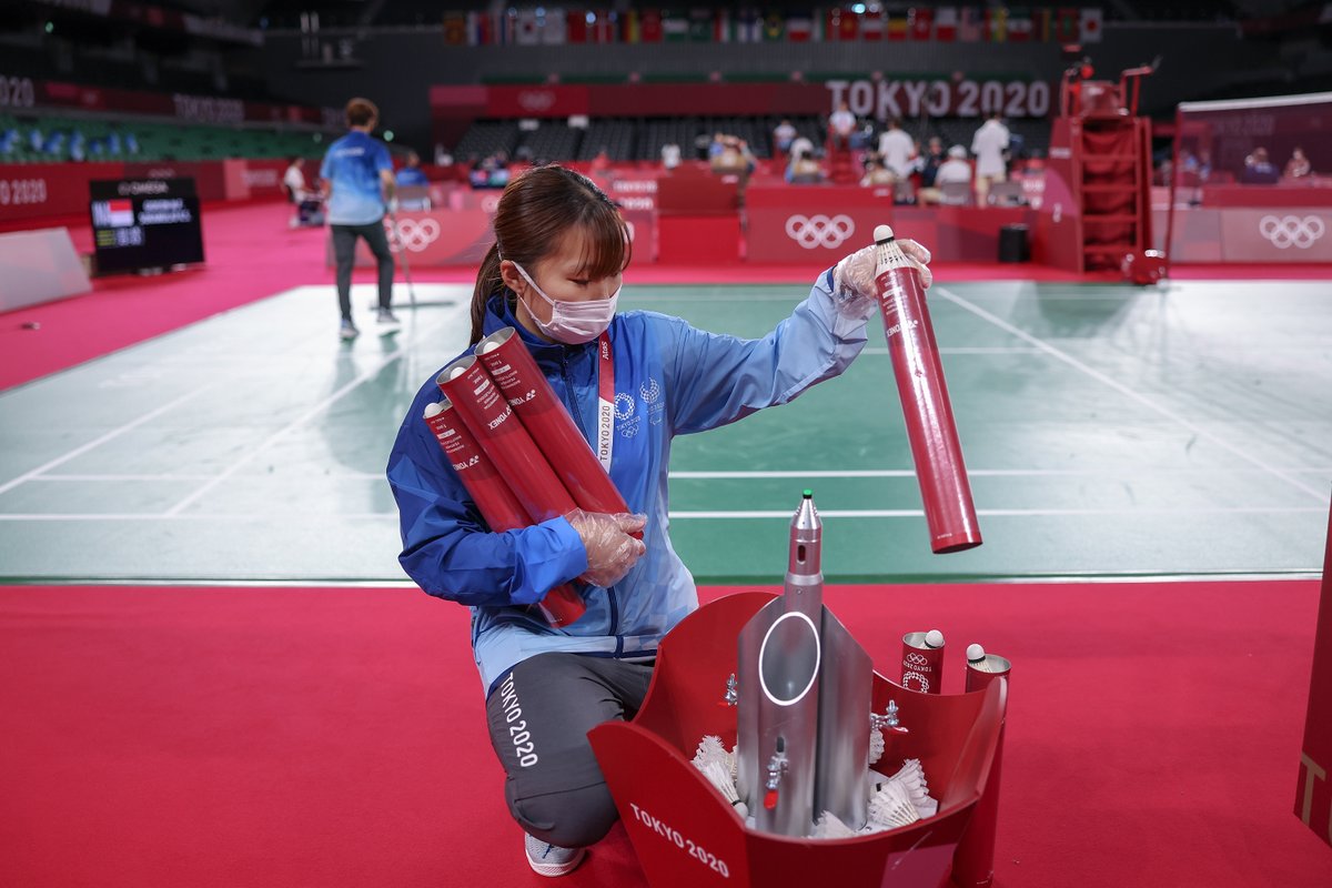 Olympics's tweet photo. Dear volunteers, without you, none of this would have been possible. 

Thank you so much for your work in bringing the Olympic spirit to life once more - these Olympic Games could not have happened without you. 

#StrongerTogether #Olympics #Tokyo2020 https://t.co/aEmdiCn9Z4