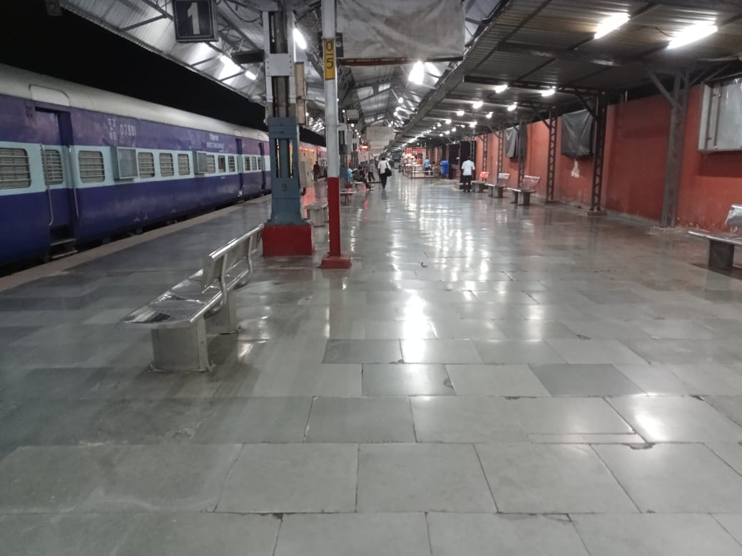Clean premises of Lucknow Junction , North Eastern Railway <a href="/nerailwaygkp/">North Eastern Railway</a>