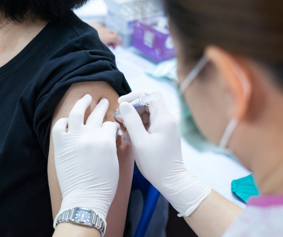 ACSMNews's tweet photo. ACSM joins 11 other orgs in issuing a consensus statement urging medical providers to ask about #COVID19 vaccine status during sports physicals for student athletes &amp; where available to administer the COVID-19 vaccine.

Announcement from the White House: https://t.co/2woJ8QWLDV https://t.co/7T52rR1sm4