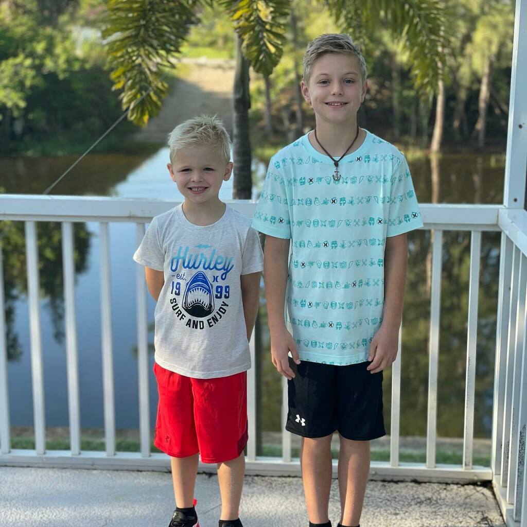 endlessadventu's tweet photo. First day of 1ππ and 5ππ
· grade!! Where does time go?!
β’
β’
β’
β’
β’
#firstdayofschool #1stgrade #5thgrade #firstday2021 #wheredoesthetimego #gettingsobig #firstdayofschooloutfit #momlife #floridalife #cutekids https://t.co/Vv8oGCEuxc https://t.co/TyNziGuJkm