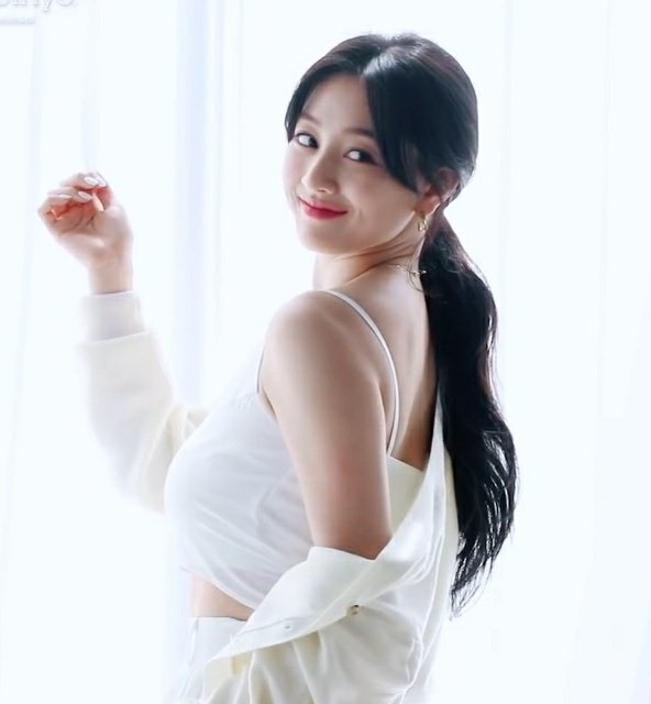 2xJihyo's tweet photo. Hi- It's Jihyo. Trying to get some new mutuals since I've just came back from a very long hiatus. I plan to be active again 🥺 Maybe if you see this tweet, I'd appreciate it if you RT this. You can reply here too if you want to be my friend. 💕 (bil) 
 https://t.co/eiezEBNJyZ