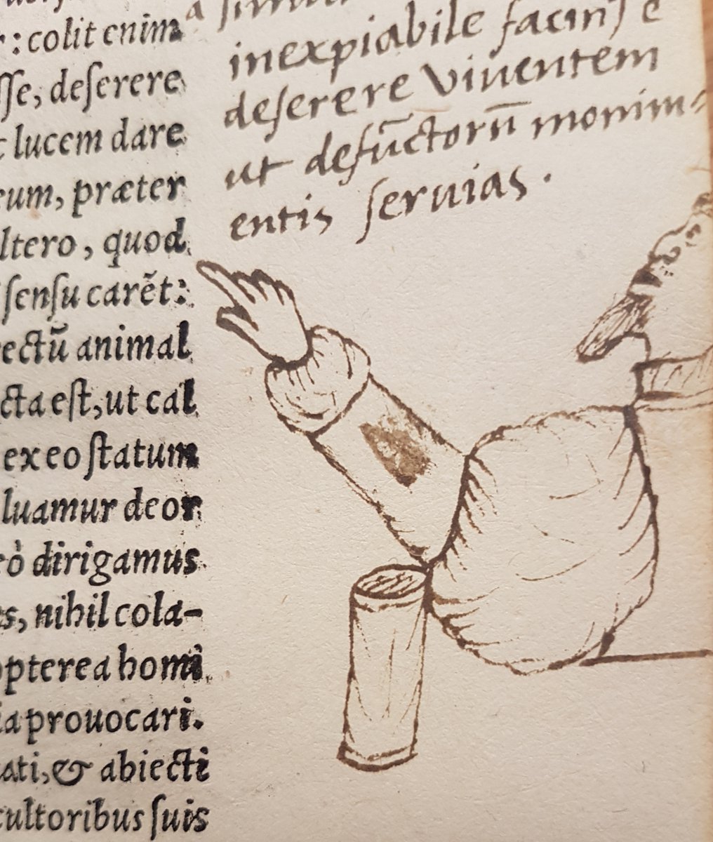 EtonCollLibrary's tweet photo. This book once belonged to Sir Thomas Smith (1513-1577), Secretary of State to Elizabeth I. Smith was also a humanist scholar and prolific annotator. Most of his collection remains at his old Cambridge college, @Queens_Lib - but evidently not all! https://t.co/F4Ra1aoLlv
