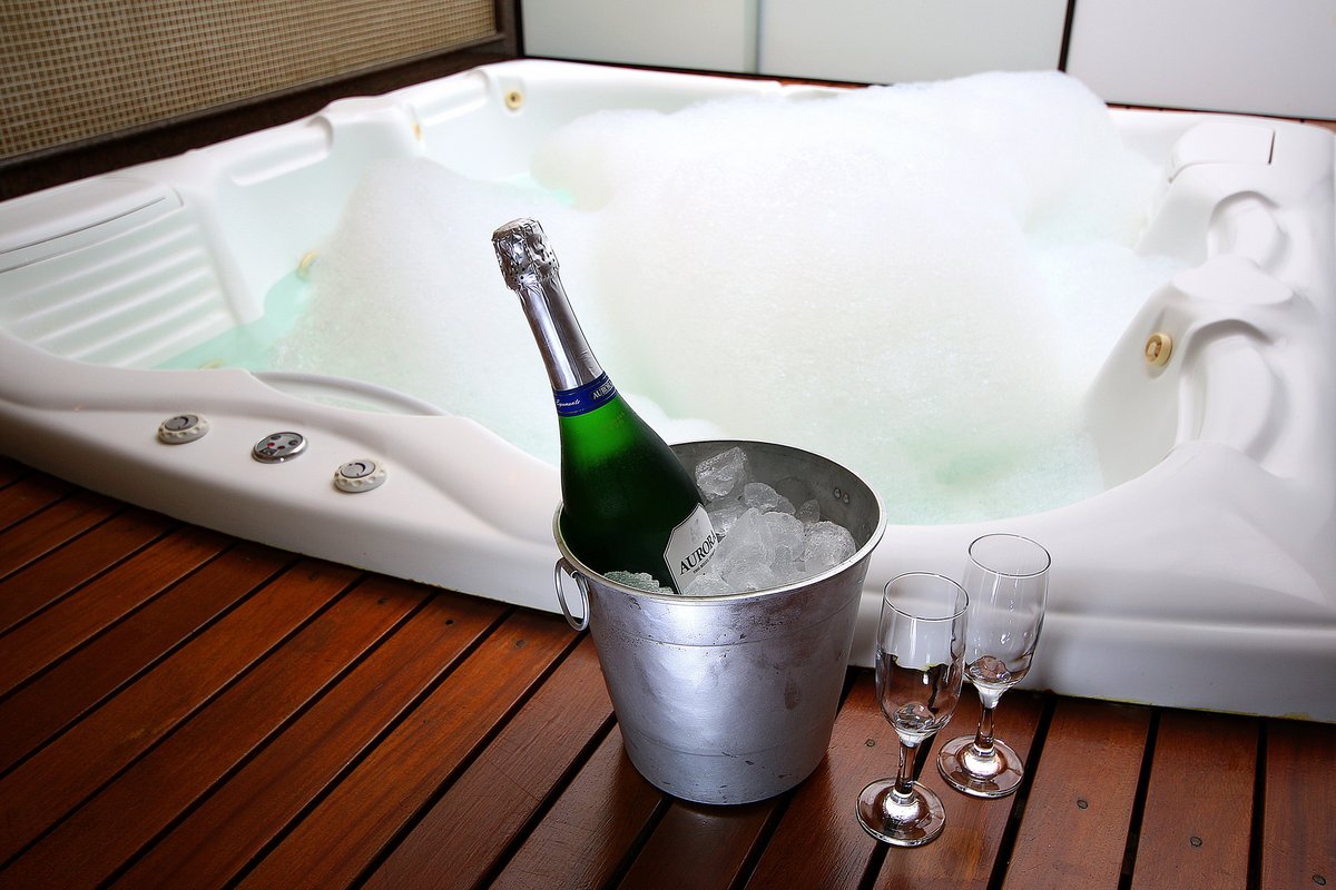 ColiseuMotel's tweet photo. No @coliseumotel aniversariante do dia ganha uma espumante cortesia! 🍾
Comemoração em grande estilo! 🥂
❤ Motel Coliseu - Rua Leopoldo Fróes, 61 - Porto Alegre https://t.co/rXoMvyjERl