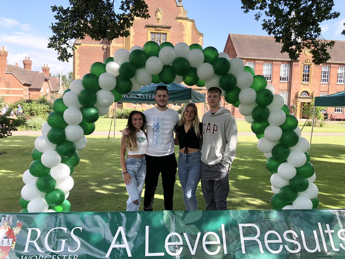 CarolineVinso's tweet photo. Fantastically happy day! World class education from @RGSW_SixthForm with a massive thank you to @RGSWorcester for an outstanding 5 years  - one exceedingly proud family. Onwards to @TrentUni #worcesterisgreen https://t.co/G3WkAaPgcy