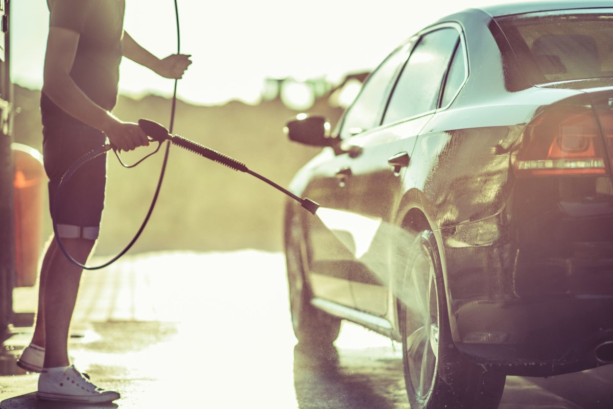 MiniCityAutoNC's tweet image. Keeping your car clean is an important part of protecting the paint! It’s best to hand-wash new paint in cool water with mild soap with a soft sponge or cloth. Don’t use chemicals, avoid dish or laundry detergent, and make sure your water is clean and not full of dust and...