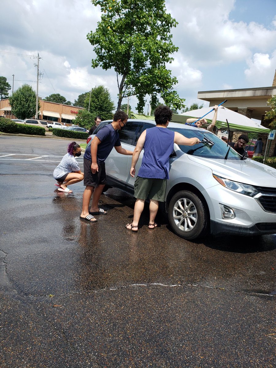 CHSDragonOrch's tweet photo. Our annual orchestra car wash was a huge success! Thanks to everyone who donated or brought their dirty vehicles to be cleaned by our musical car washers. We thank you for all your support!!!! 🎻 https://t.co/nvADs1M1Kc