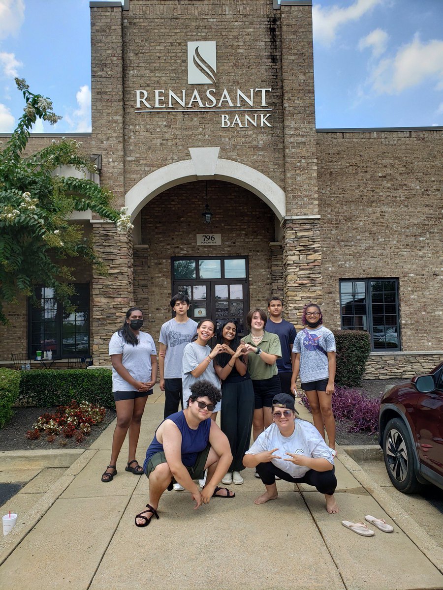 CHSDragonOrch's tweet photo. Our annual orchestra car wash was a huge success! Thanks to everyone who donated or brought their dirty vehicles to be cleaned by our musical car washers. We thank you for all your support!!!! 🎻 https://t.co/nvADs1M1Kc
