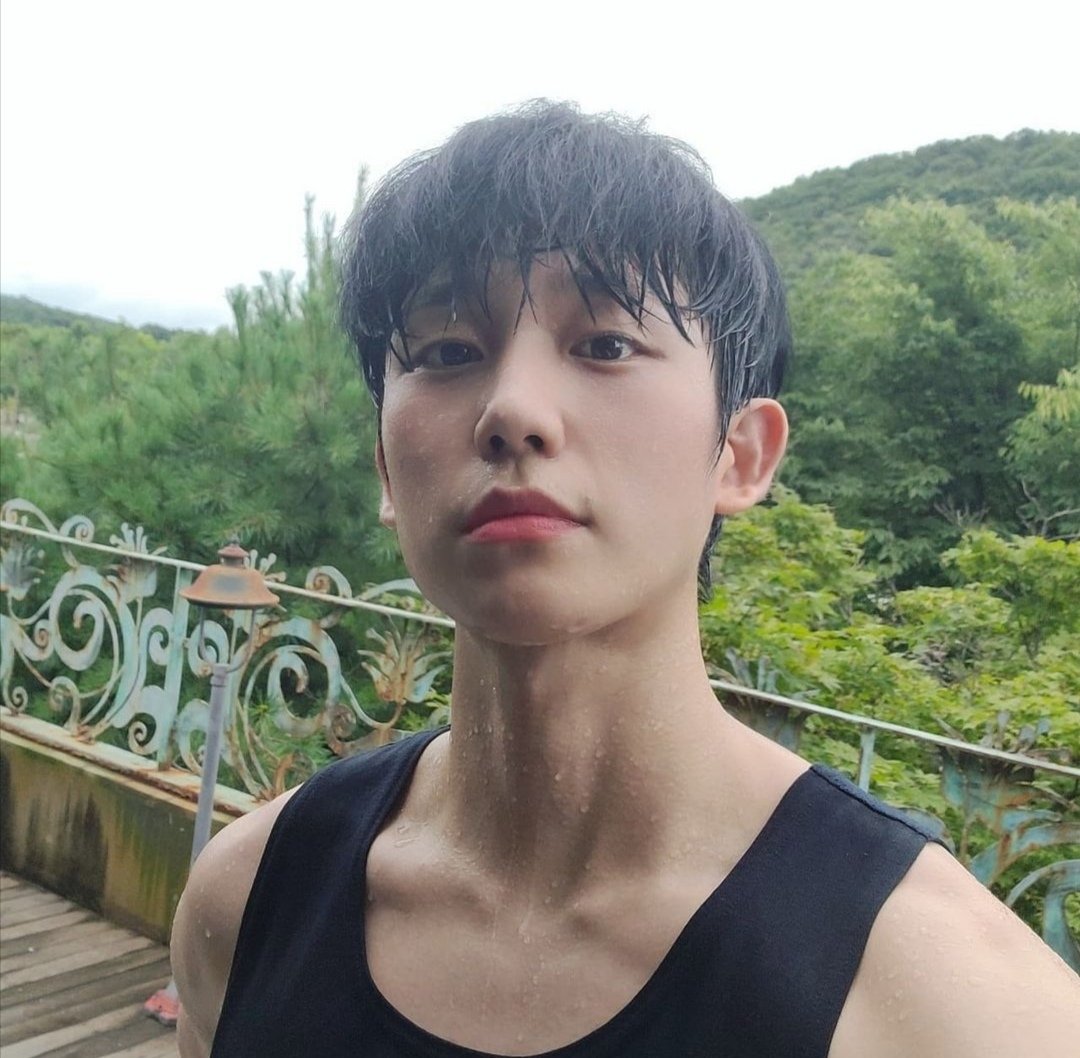 HaeinholicL's tweet photo. 😭😭😭😭😭
I can't move on...
😭😭😭😭😭
Please #JungHaeIn let me concentrate at work... 😭😭😭😭 #Juseyo!! #Chebal!!
😂😂😂
❤️❤️❤️ https://t.co/eR3i8Xla3K