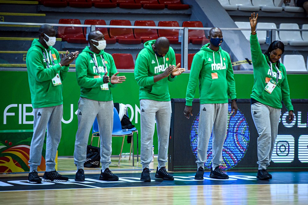 BasketMalien's tweet photo. #FIBAU19 women : Victoire convaincante du Mali 🇲🇱qui domine le Canada 🇨🇦 88-62 et obtient son ticket pour les 8e de finale. C'est la première fois que le Mali remporte 2 matchs en phase de groupe à la coupe du monde féminine. #GoMali 💪💪 https://t.co/H8WaKADwql