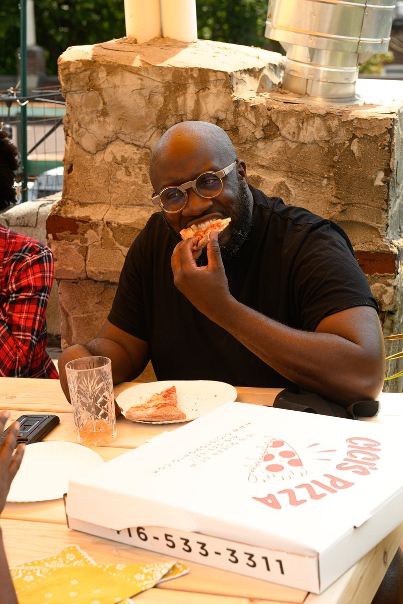 PaulTaylorTO's tweet image. I ordered from one of my favourite #Parkdale pizza spots @cicisparkdale for the #PT4MP campaign's #BlackCaucus. The story of Cici's is amazing - started by Vietnamese immigrants &amp;amp; currently run by Diana Hyunh and her family. Love the pizza slices named after local Parkdale folk!