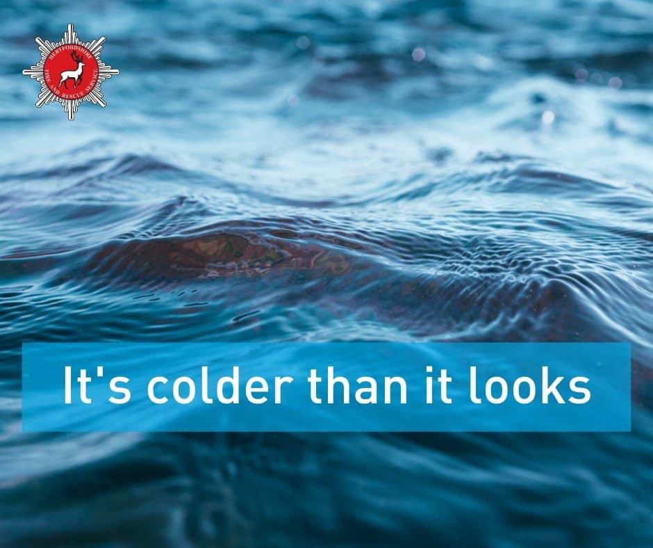 Thinking about taking a dip to cool off? Think twice, it's much colder than it looks. 

Even in a #heatwave, rivers and lakes can be cold enough to take your breath away and leave you struggling to swim.

Read more heatwave safety advice here: hertfordshire.gov.uk/about-the-coun…