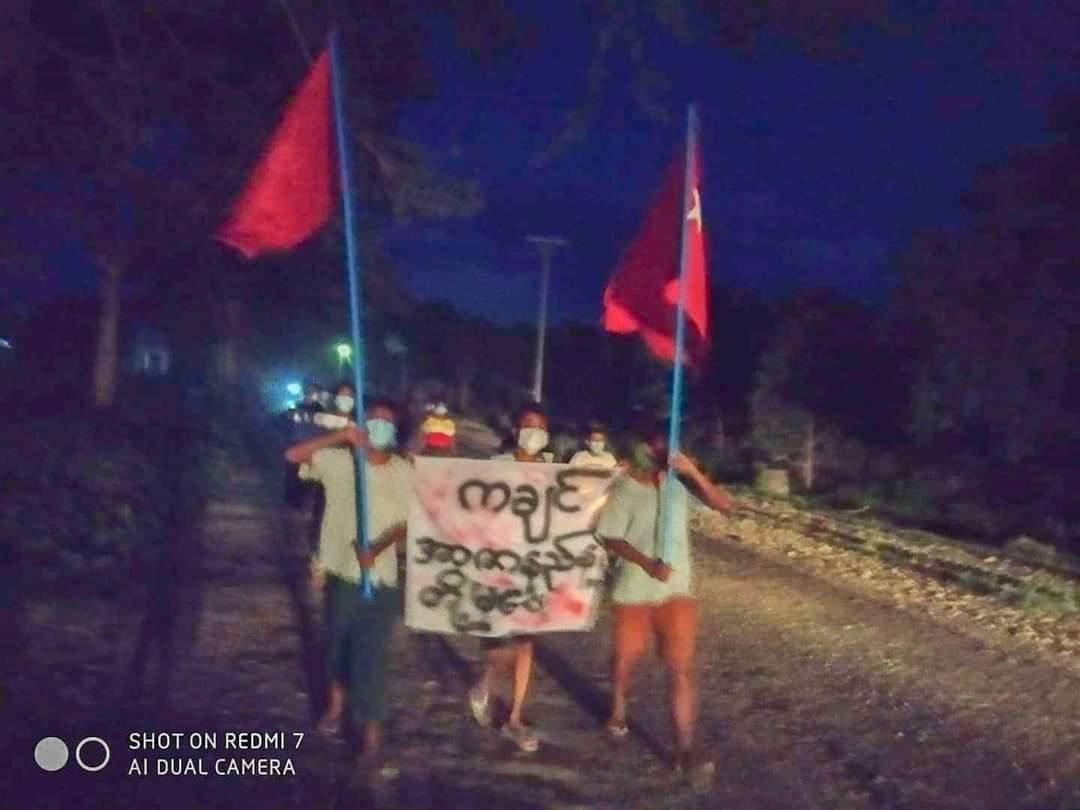 PyaeHei00268887's tweet photo. Locals from TaungLat District, AyarTaw Tsp marched to held the 46th Kachin National Martyrs’ Day on Aug10 night. LEGALIZATION OF NUG #Aug10Coup  #WhatsHappeningInMyanmar https://t.co/uz3N3J5o0N