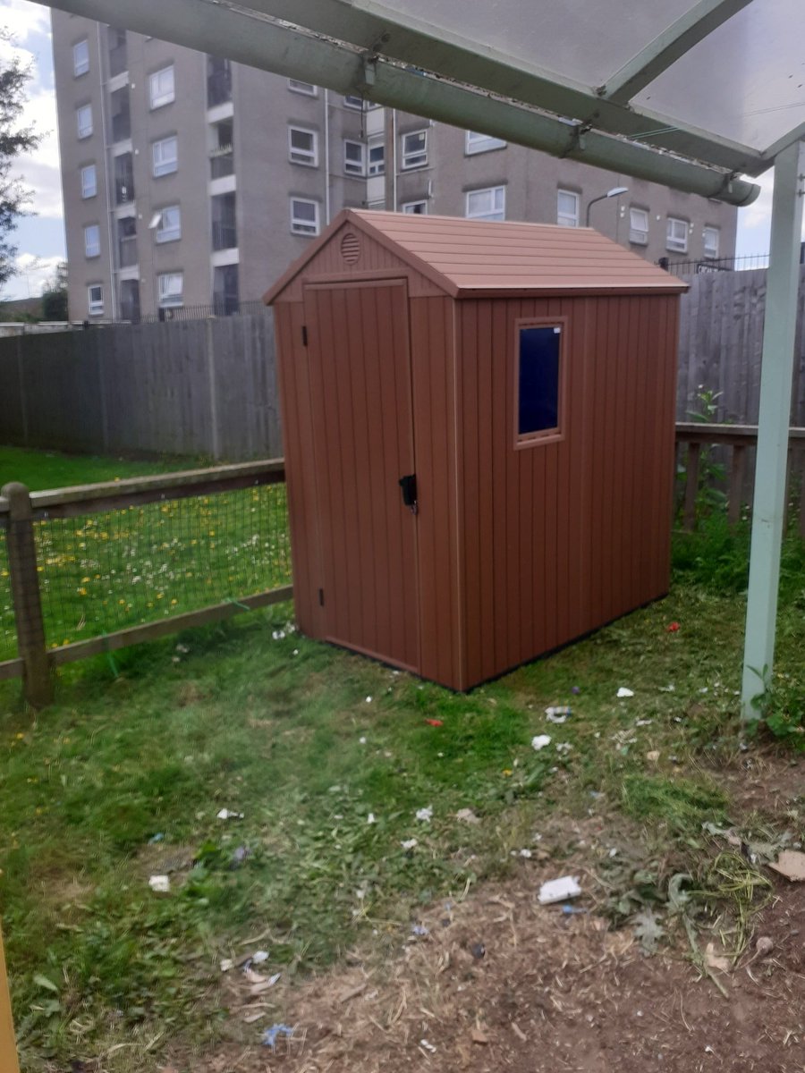 Crow77702086's tweet photo. Sharon and I have been busy bees in the school garden, shed now built and everything is going mad..... https://t.co/khJLpO904W