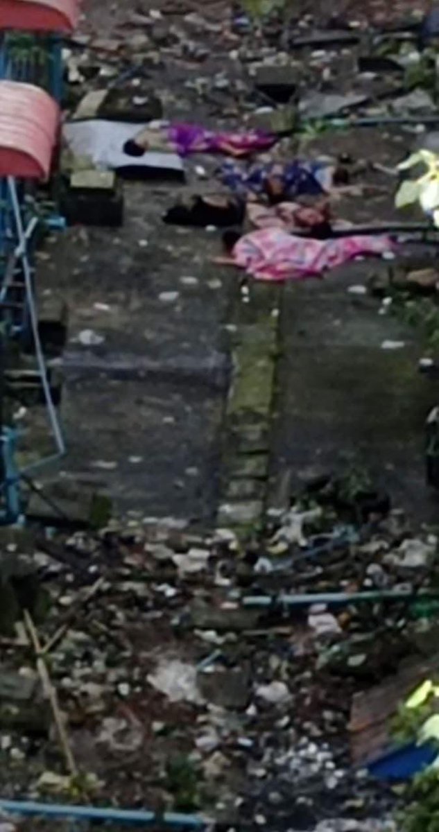 Massive Junta Terrorists laid siege to the apartment at 44th St, #Botahtaung Tsp this afternoon (Aug10). Following the raid, 5 youths who jumped off the roof DIED on the spot &amp; 2 others were brutally BEATEN &amp; ABDUCTED with bags putting over their heads.
#WhatsHappeningInMyanmar