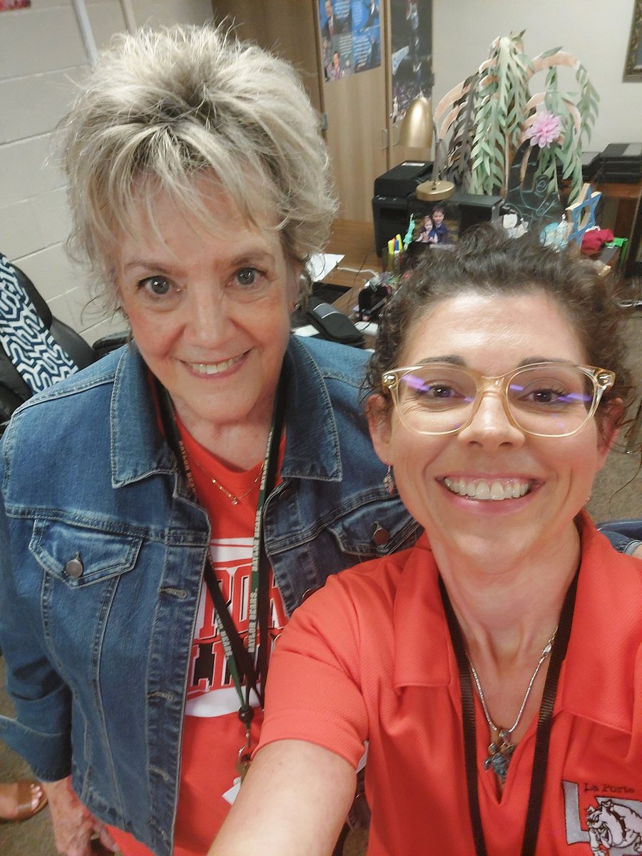 JoyKoslowski's tweet image. Love me some Mrs. Moore! Raising future mathematicians! #MotherMath #LPGreatThings #HawksUnited