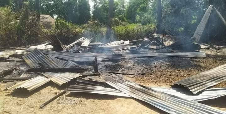 MyatHninMo7's tweet photo. Military Terrorists destroyed civilians' properties &amp; burned down houses in Myintant village, Depayin Tap, Sagaing on the morning of Aug 10. Terrorists also opened gunfires &amp; abducted civilians. #Aug10Coup #WhatsHappeningInMyanmar https://t.co/ze0wQNUyV4