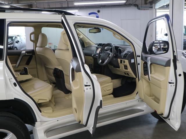 MarqueMotorsKE's tweet photo. Toyota Landcruiser Prado TX L
GDJ150W
2015
Pearl White
46,000 km
Automatic
Diesel
4WD
2800cc

Price:
Duty free: $49,200.00
Duty paid: KSh.6,860,000.00

Let us locate the car of your dreams as we specialize in obtaining distinctive marques!

Right Dealer | Right Car | Right Price https://t.co/MaGs68FCjH