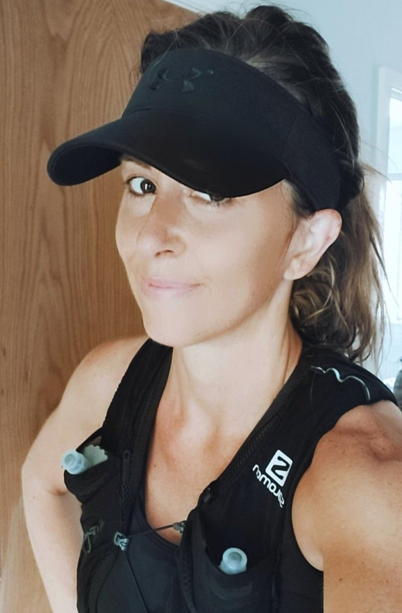 SamLawr3's tweet photo. Yessssss 10 miler done! After 18 on Sunday my legs weren't exactly thrilled but it won't bother me missing Sunday's 14 miles as there's zero chance I'm running anything over (potentially) 5k in Greek heat π€£βοΈ #marathontraining #thethingsyoudo https://t.co/4RXZ3Rkqse
