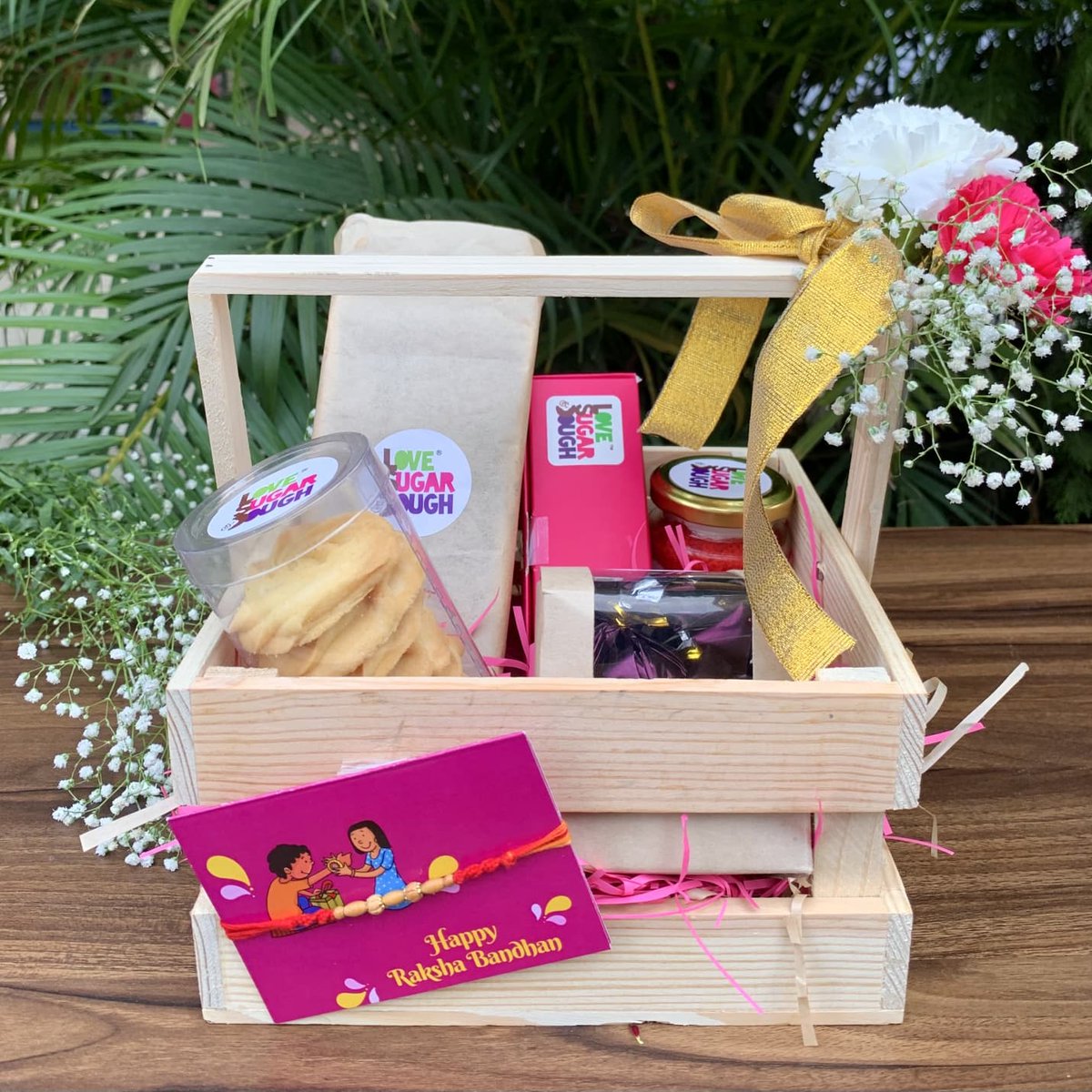 LoveSugarDough's tweet photo. Raksha Bandhan HAMPERS are here! ✨

These perfect hampers are here to make your brother/sister smile! 😃
➡️ DM US to place your order

➡️ Call us 7506992279

➡️ Email us on thedope@lovesugardough.com
#RakshaBandhan #lovesugardough #mumbai #dessert #online #trending https://t.co/hVRAPzMns1