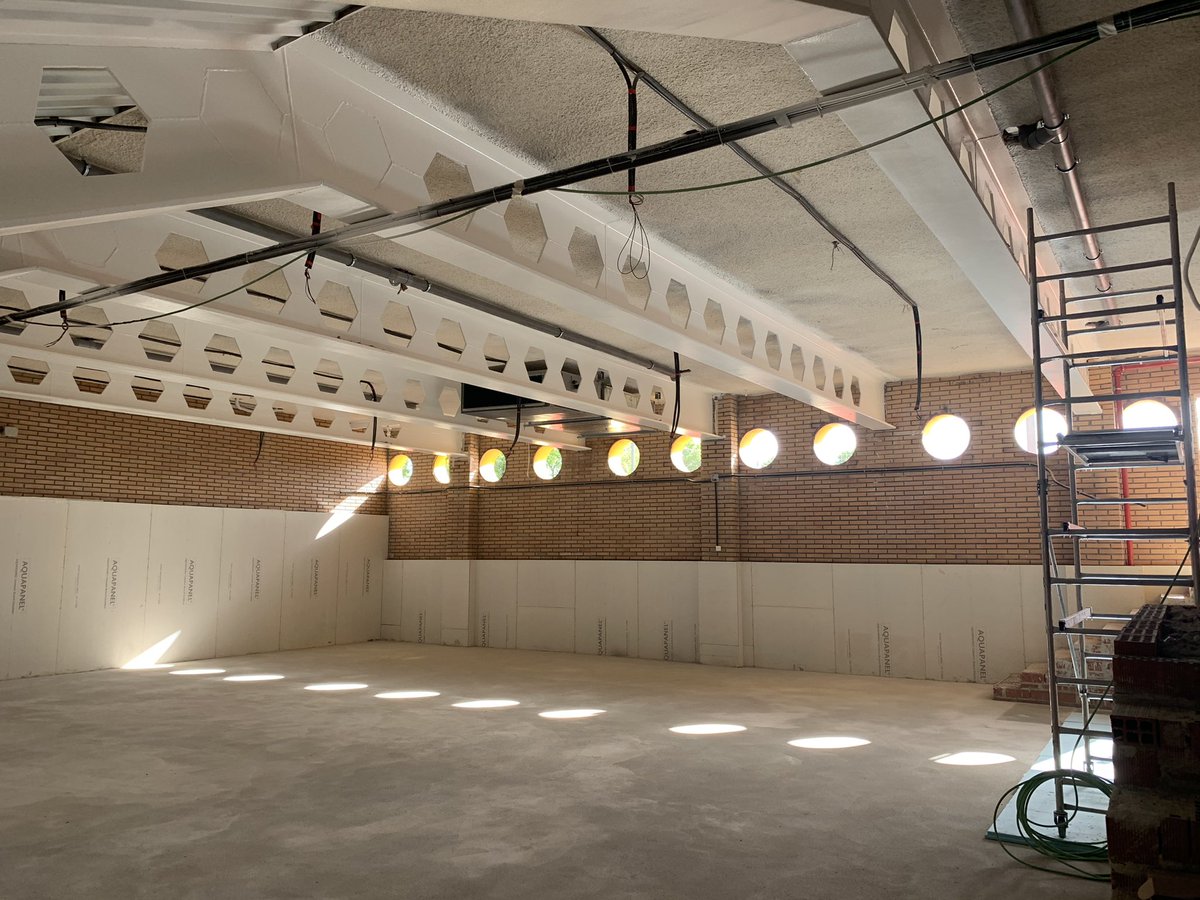 ingeniquitecto's tweet photo. Si nos está quedando bien el gimnasio del estadio de atletismo del Polideportivo Dehesa Boyal de @sansecomunica se dice y punto. #detallesconstructivos #vigasboyd #estructuras #planPir https://t.co/gd3EQKAO6C