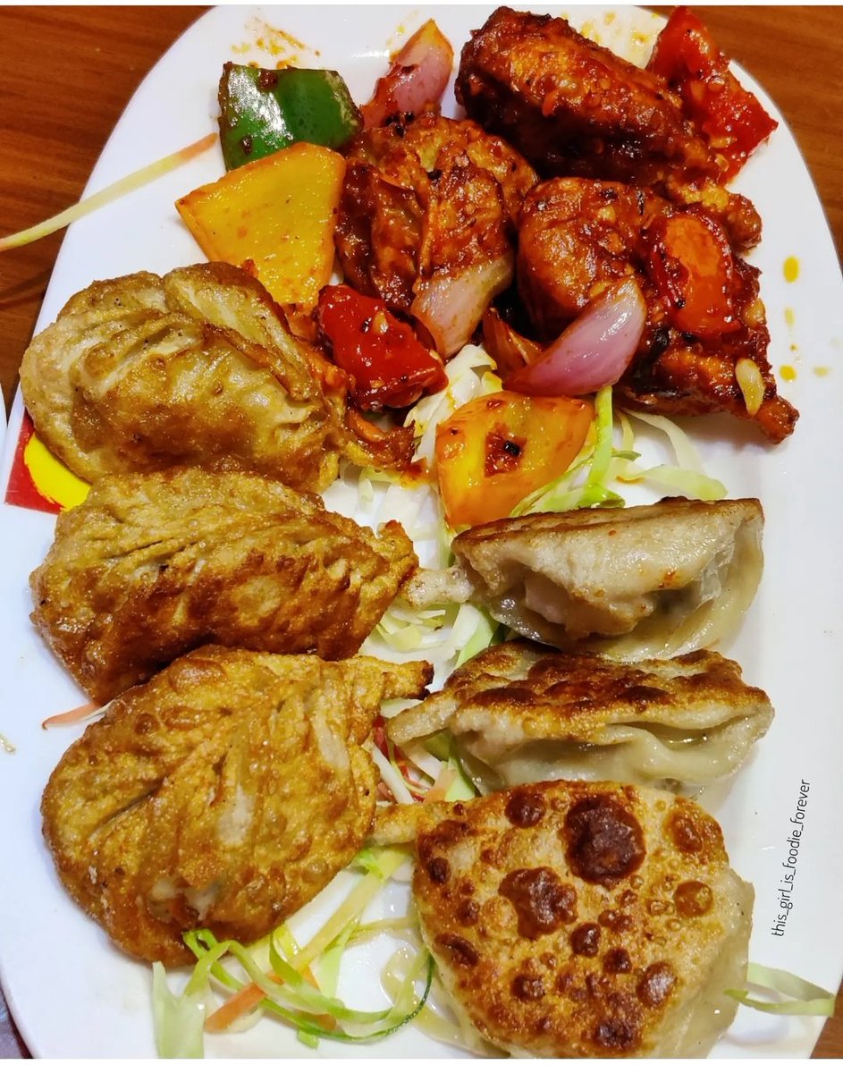 arpitanarayan_'s tweet photo. So today is Momo day😂....well everyday is Momo day but today it's special...
So I will be posting momo all day...😋

#momo #streetfood #indianstreetfood #dumpling #dimsum #thisgirlisfoodieforever #kolkatastreetfood #momoday https://t.co/C3np71Bwvl