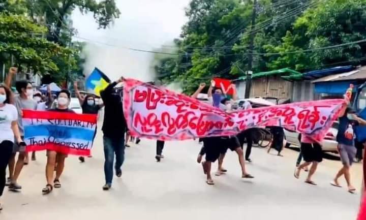 b3rry_y's tweet photo. Peaceful Protestors in Yangon marched today and showed their solidarity with the oppressed people of Thailand. 

LEGALIZATION OF NUG
#WhatsHappeningInMyanmar
#Aug10Coup https://t.co/u74u7KR3bC