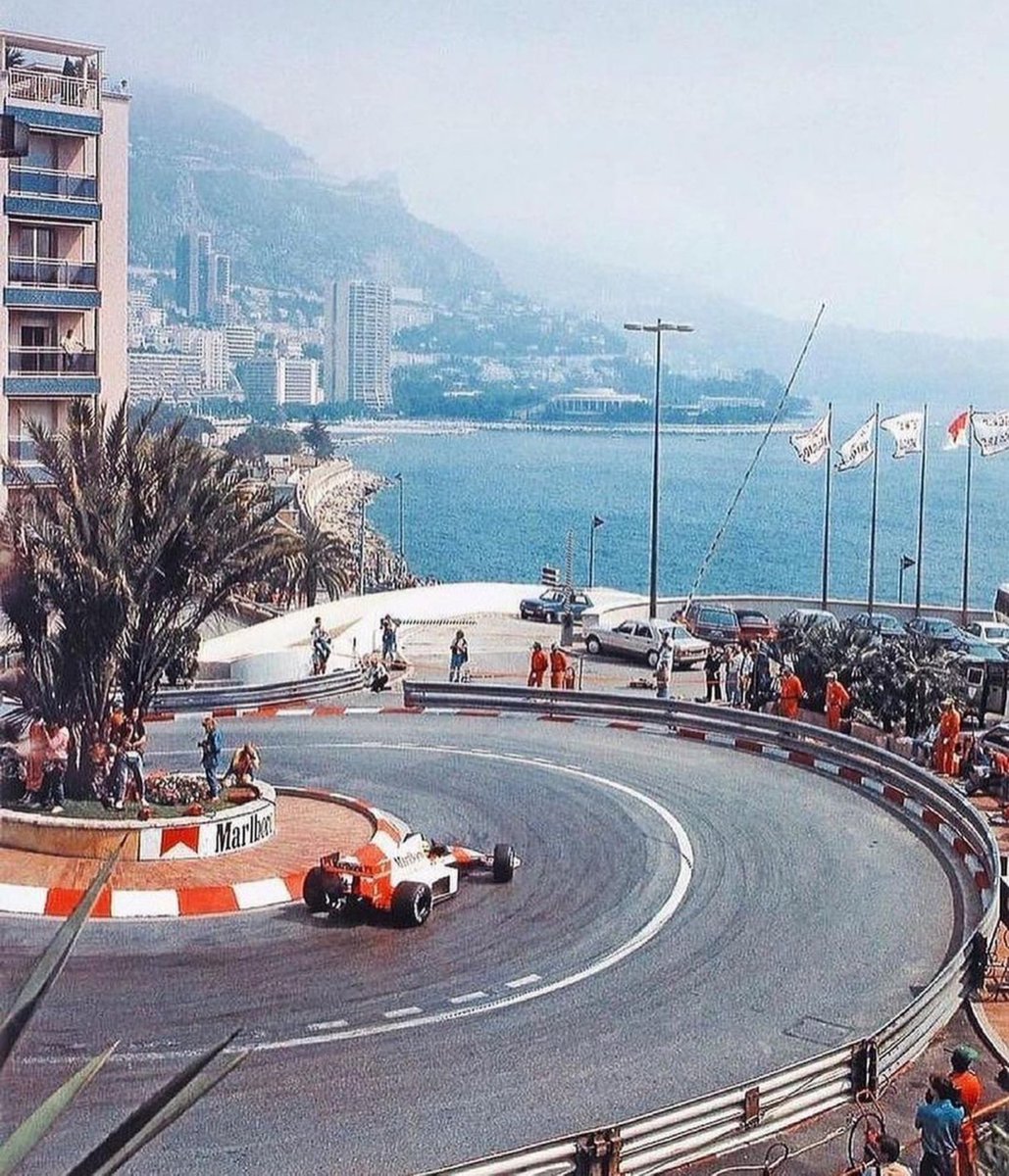 retroalbania's tweet photo. 🏁 Ethe prej Formula1 🏎 @gentleman.jungle 
・・・
C l a s s i c M o n a c o F 1 🏎 🇲🇨 

#RETRO #retrocars #formula1 #f1vibes https://t.co/k74JZWgNiR