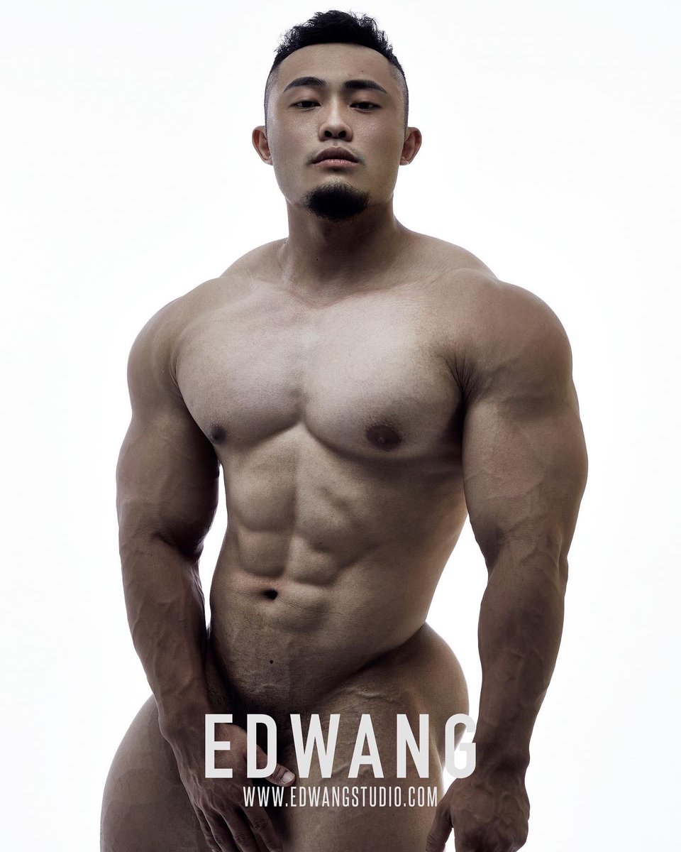 這樣還行嗎？ 越來越習慣不穿衣服😳 #肌肉控 #健美 #寫真 #裸