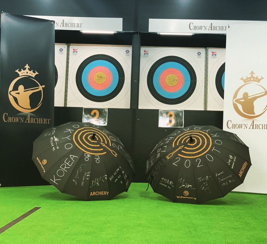 ArcheryCrown's tweet photo. 【真夏の大冒険 アーチェリー体験】
続々とご予約をいただいております😊
日本代表、韓国代表のサインとともに記念撮影もどうぞ📸📸📸
【オンラインショップ】
https://t.co/FJc4huDNYs
【真夏の大冒険ご予約】
https://t.co/naCbKW8Ty2
#crown
#archery
#fivics
#mk
#wjsports
#真夏の大冒険 https://t.co/nafVmyXnZV