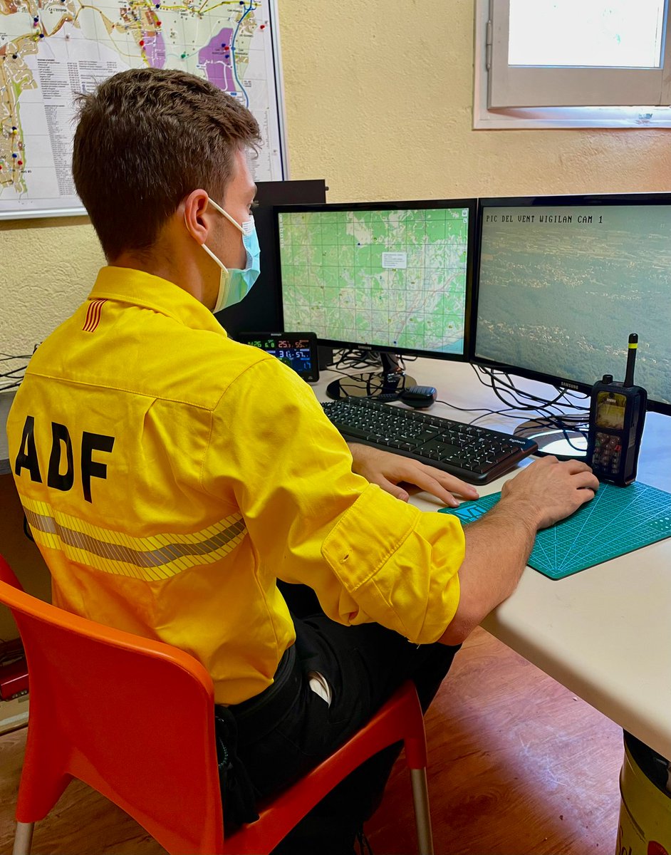 pcadf_llicamunt's tweet photo. 🟡Gràcies a @AjCaldesMontbui l’#ADF l’Alzina ja operem una càmera de vigilància de columnes de fum des de la nostra seu i per tant, els municipis de @llicamunt @ajsantaeulalia i @ajllissadevall també disposen de videovigilància dels seus boscos! #ADF #DefensaForestal @sfadfcat https://t.co/msb6E2Ly2y