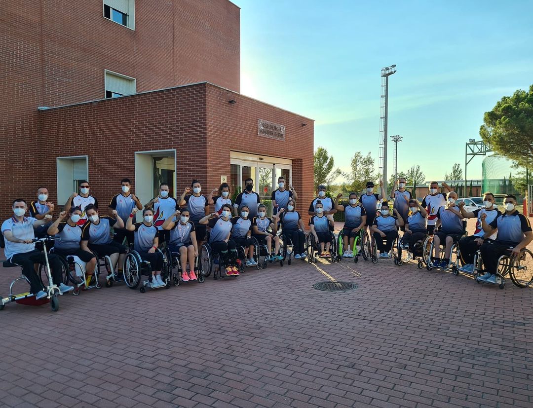Emoción máxima la que sentimos al ver en esta foto tanto talento junto. ¡Qué de alegrías nos vais a dar en #Tokyo2020 ! ❤️

Aquí tenemos al equipo Paralímpico Español 🇪🇸 en su concentración en modo 'burbuja' para preparar los Juegos. ¡Vamos! 💪

<a href="/Paralimpicos/">Comité Paralímpico Español</a> #CAR #HacemosEquipo