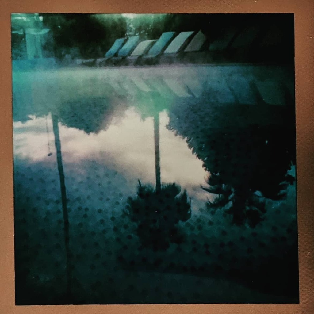 EdinburghLoFi's tweet photo. It's the 2nd Tuesday of the month - so our #virtualmeeting  is on tonight from 18:30BST - all welcome , DM for link. 
#polaroid #metallicframe #wishwewerethere #photochat https://t.co/F5wJ8JC2nN https://t.co/olOHt7OXl4
