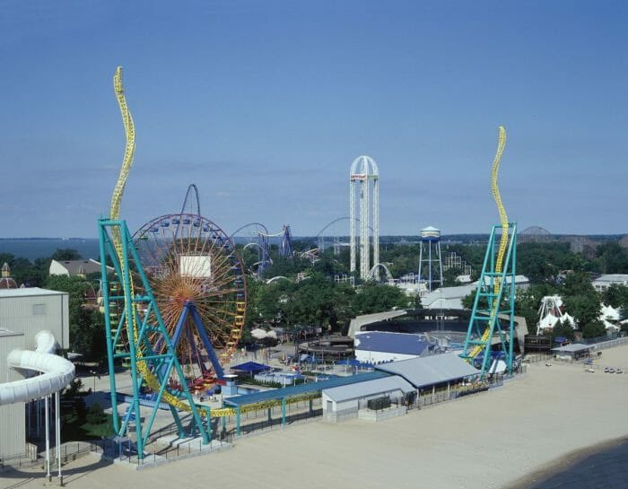 FreizeitparkJu1's tweet photo. Nach 19 Jahren wird der Betrieb von "Wicked Twister" im US-amerikanischen Freizeitpark Cedar Point am 6.September eingestellt. Mit der Schließung verlässt ein selten gewordenes Achterbahnmodell den Park. #Freizeitpark #CedarPoint #Intamin https://t.co/cUBxatyrfV