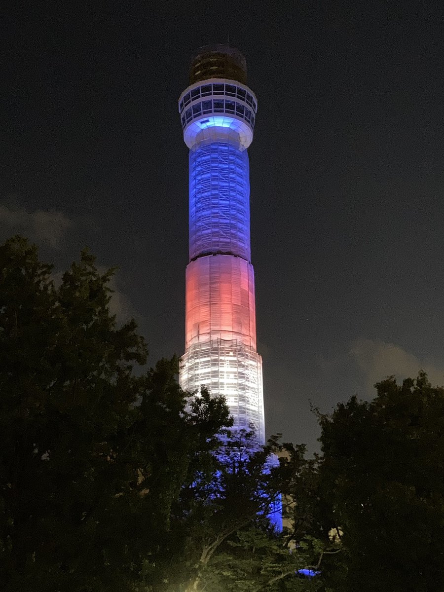 iwkw's tweet image. I feel a sense of sadness that the Olympics are over. The Yokohama Marine Tower was lit up in tricolor. I hope that the Corona pandemic will end next time, and people can freely cheer for the athletes.
paris2024.org/en/
#Paris2024 #Yokohama #Tokyo2020 #Olympics