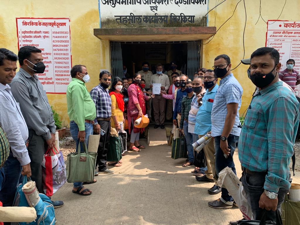 <a href="/mppatwarisangh/">मध्यप्रदेश पटवारी संघ भोपाल</a>  के प्रांतीय आव्हान पर #हरदा जिले के समस्त तहसीलों के पटवारियों ने बस्ता जमा करके माँगे पूरी होने तक अनिश्चित कालीन हड़ताल पर जाने का ज्ञापन दिया गया।
#mppatwarisangh जिंदाबाद 💪
<a href="/ChouhanShivraj/">Shivraj Singh Chouhan</a> 
<a href="/GovindSingh_R/">-</a> 
<a href="/mprevenuedeptt/">Revenue Department, Madhya Pradesh</a> 
<a href="/Deepika39232867/">Deepika Rajput</a> 
@chambalkacheeta