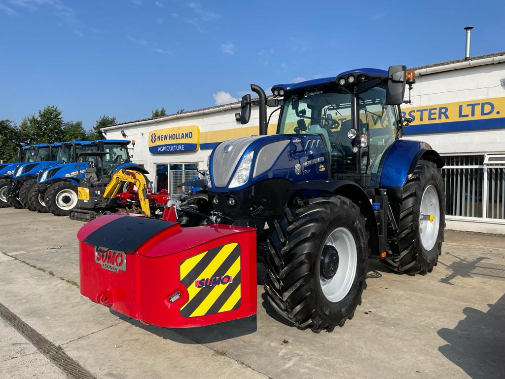 rdwebsterltd's tweet photo. #TractorTuesday
@NHAG_UKandROI T7.225 AC Blue Power and @SumoUKLTD Front Weight ready to be collected π
#ifitaintblueitjustwontdo #newholland #tractor #frontweight #farming #agriculture https://t.co/DL6rMEB3zy