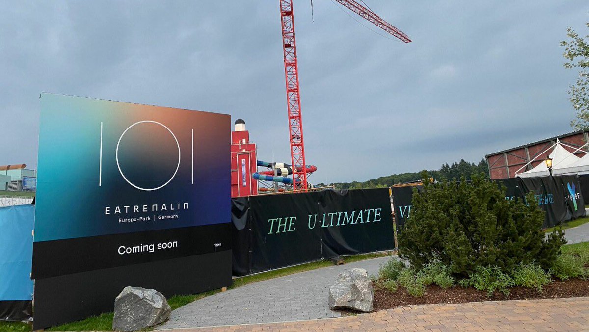FreizeitparkJu1's tweet photo. Das neu entstandene Resort rund um das Erlebnishotel "Krønasår" und die Wasserwelt #Rulantica am #EuropaPark wird 2022 auffällig erweitert. Geplant sind 11 neue Suiten und ein Infinity-Pool für das Hotel. Auch der Bau des futuristischen Restaurants #Eatrenalin hat schon begonnen. https://t.co/YoEWugAMzF