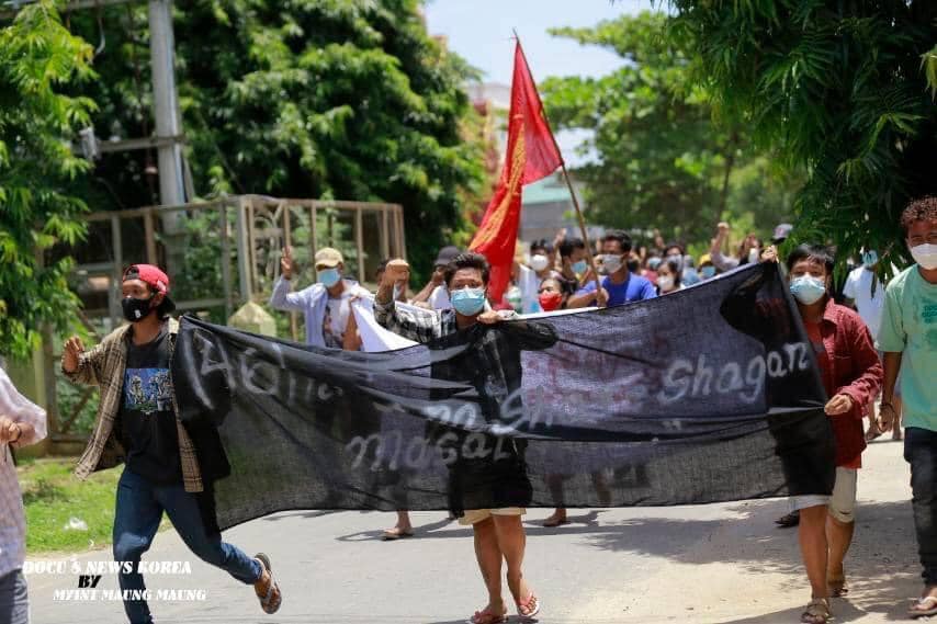 IrrawaddyNews's tweet photo. Residents of #Sagaing Region’s #Monywa rallied against the military regime on Tuesday. (Photo: PMN-Monywa) 

#WhatsHappeningInMyanmar https://t.co/sW8YWRq5GU
