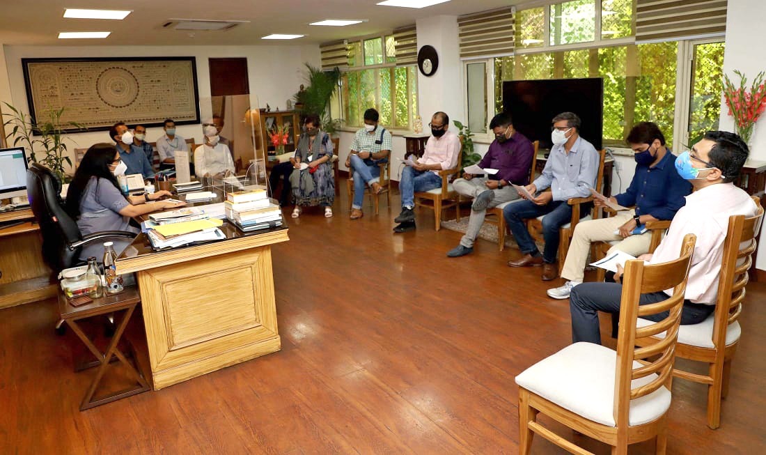 MYBharatHQ's tweet photo. Smt. Usha Sharma, Secretary(YA),MoYAS chaired the Curtain raiser event of Fit India Freedom Run 2.0! #FitIndiaFreedomRun will be held in 750 Districts, 
75 Villages in each District.
#Run4India with your friends &amp; family , lets pusher harder today for a healthier tomorrow!
🏃‍♀️🏃 https://t.co/GVmNR0gAfq