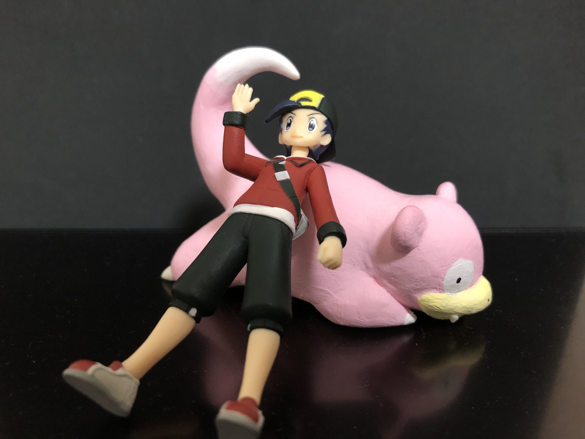 ワンスこねこね丸 ヤドンの日 1 スケールヤドンを作りました たかさがよくわからんポケモンとして割と有名 前に売っていた公式ヤドンぬいぐるみが尾の丸まっている所までで150cmだったのとポケホームだったり立体ポケモン図鑑だったりを参考に