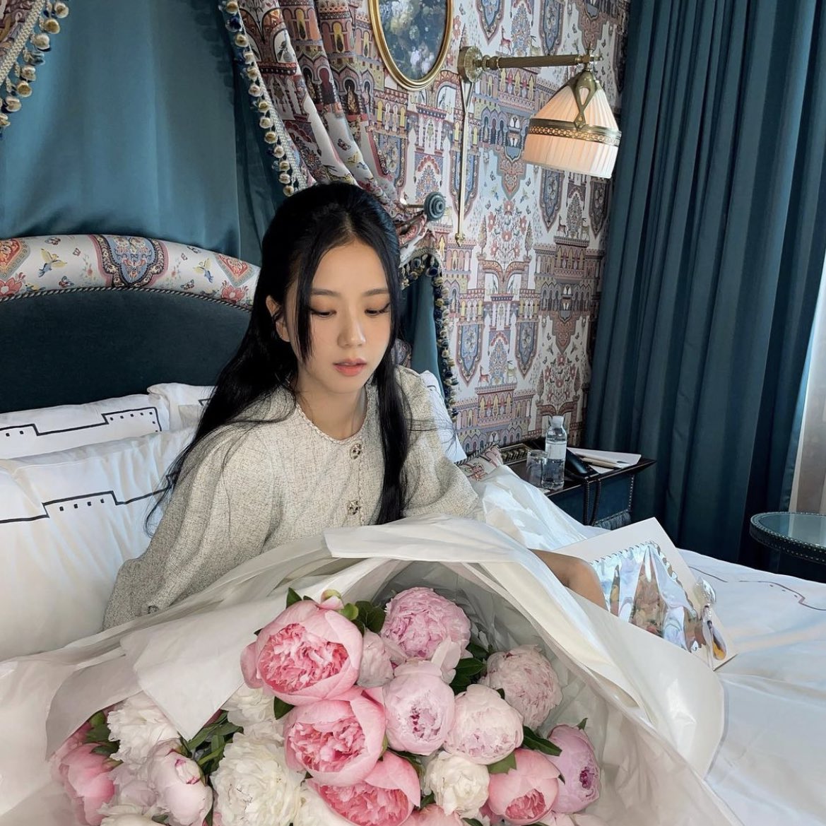 jisoosjpg's tweet photo. prettier than all the flowers https://t.co/53Cf9kXzRU