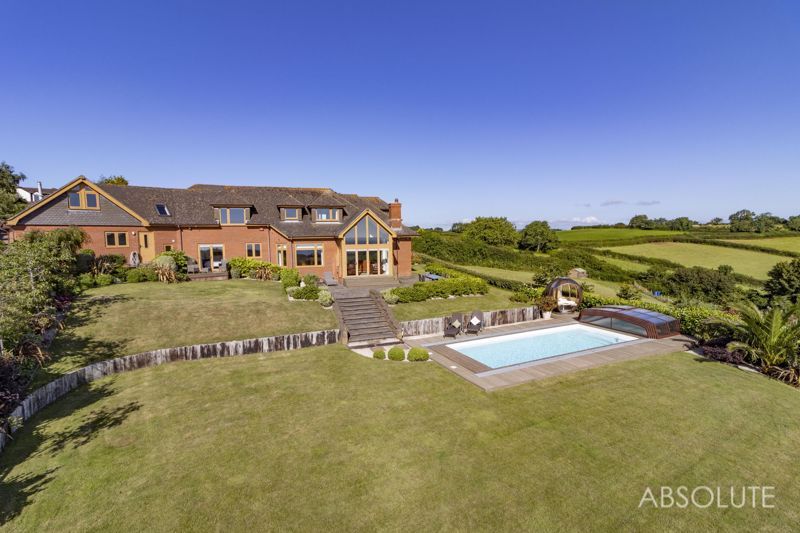 Property_Heads's tweet photo. This weeks dream property comes complete with breathtaking views. Find more dream property at https://t.co/hDJpmHGAvB

#Property #dreamhome #dreamhomes #propertyinvestment #countryproperty https://t.co/3jcyPbB2Rz