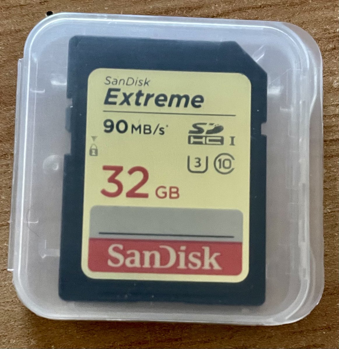 Баларсан өдөр бнаа. Өөрт нэн чухал хэрэгтэй хэдэн зурагтай жижиг картаа гээчихлээ. 3-р хороолол Ахуй үйлчилгээний ордон, 31-р байр орчмоос зургийн санах жижиг карт, гадуур хамгаалах савтай  /32gb/г олсон хүн шагналтай. Утас 99867270, 99091754