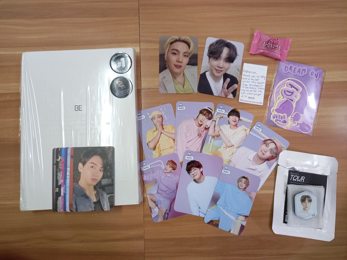 minyoonz93's tweet photo. hiii @HouseOfKD! I received my prize and I am soooo happy😭💜 the festa pcs &amp; stickers are so cuteee and the yoongi lucky draw!!!💜 plus I pulled jk😭 thank you so much for the giveaway and I hope success for you and your shop💜💜 

#HKD_GA
+ https://t.co/f5bNJkaRac