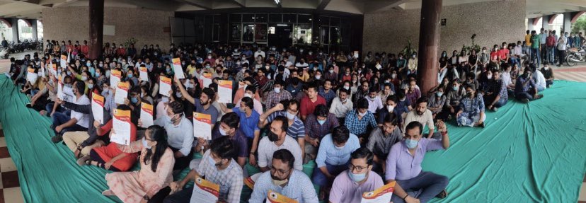 FordaIndia's tweet photo. Its been a week that #Gujarat Resident Doctors are protesting for their genuine demands, yet the Authorities are unmoved. #FORDA urges Hon’ble @CMOGuj to #StandwithGujaratResidentDoctors &amp; address their concerns urgently @vijayrupanibjp @mansukhmandviya @ANI @aajtak @tv9gujarati https://t.co/VDiqkWQCG4