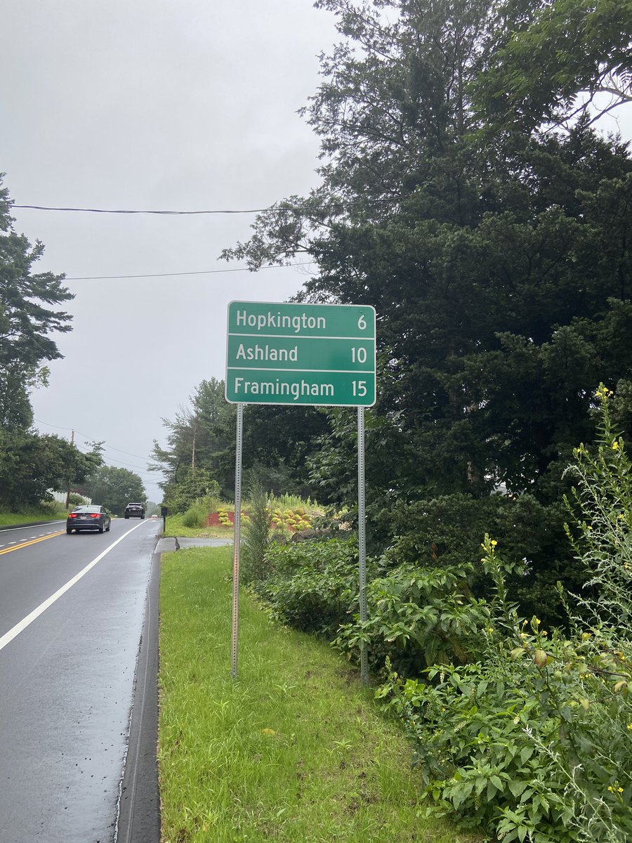 sethszilagyi's tweet photo. Hmm...something feels wronG here on this sign in Upton. @HopkintonMA @wbz https://t.co/cwbGcjZpWe
